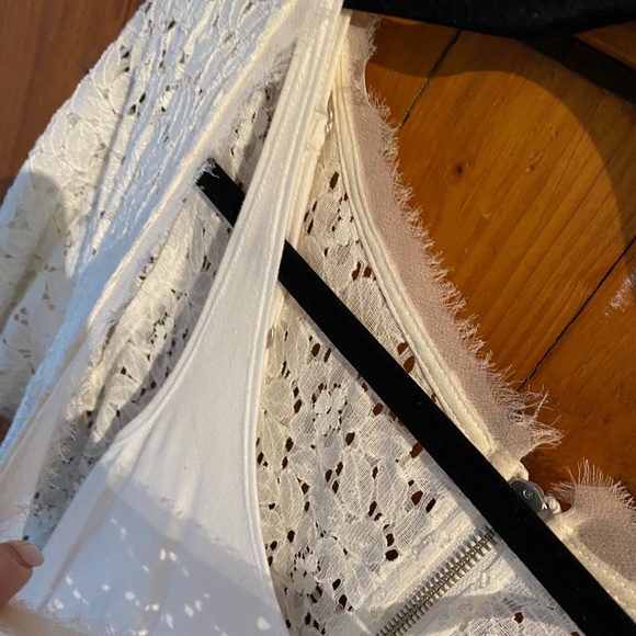 Off-white Lace Dress - Picture 6 of 8